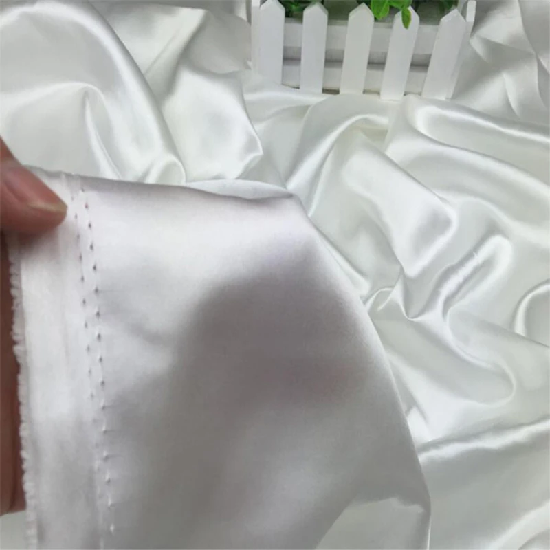 2018 Nové Továrne Veľkoobchod 700 Farby Vysokej Kvality Lesklý Polyester Biely Satén Textílie Roll