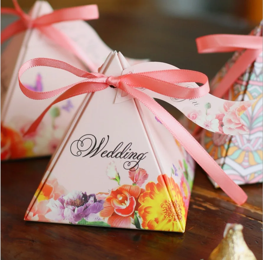 50pcs/veľa Sladkostí box svadobné dodávky svadobné trojuholník candy box cartoon Európskej svadobné koláčiky box