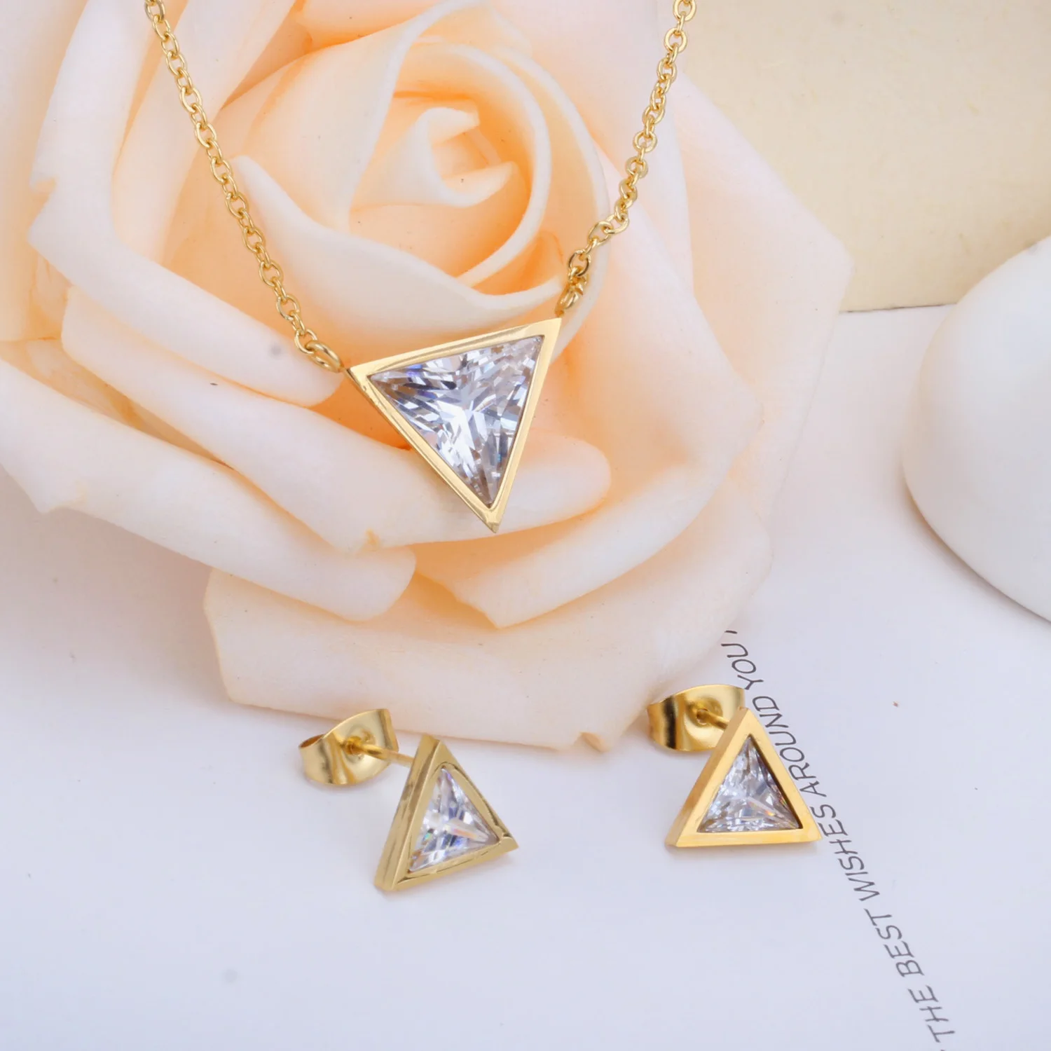 LUXUSTEEL Zlatá Farba Crystal Trojuholník Náhrdelník A Náušnice, Šperky Sada Pre Ženy-Móda Prívesky Zapojenie Matka Dary