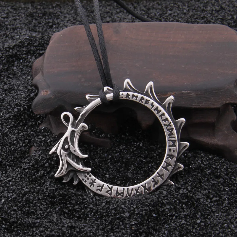 2018 nový príchod nehrdzavejúcej ocele rune dragon náhrdelník s príveskom