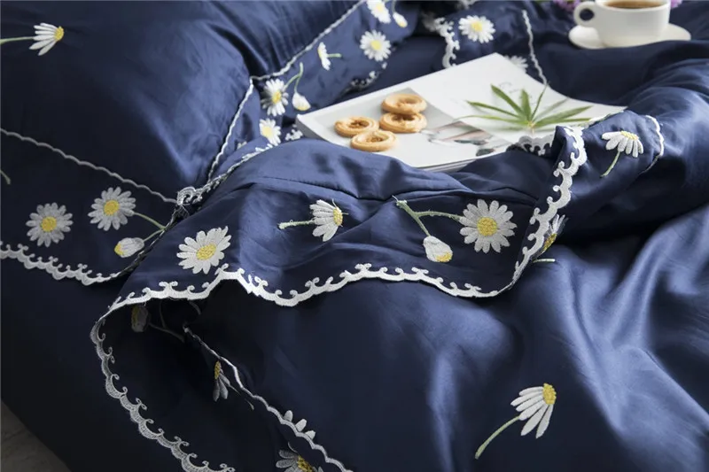 Biela modrá posteľná bielizeň z Egyptskej bavlny Sady Malé daisy výšivky Obliečky Kryt Plochý List Kráľovnej King size 4pcs bielizeň nastaviť